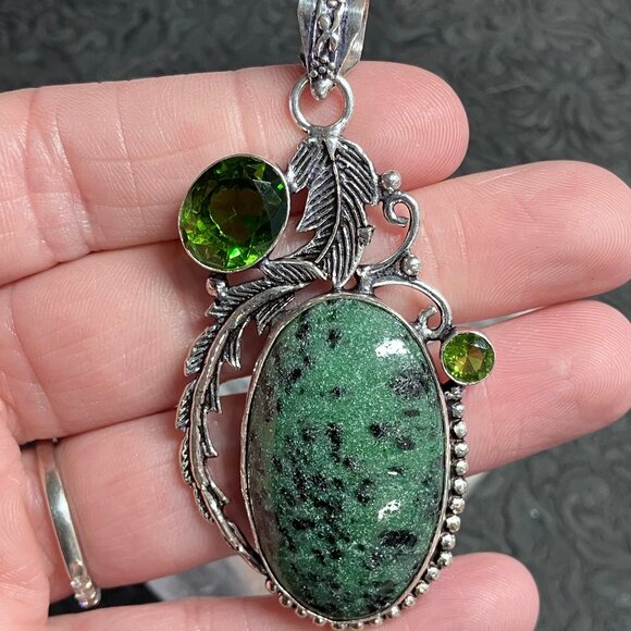 Sparkly Saualpite Zoisite Peridot Feather Pendant Stone Crystal Jewelry - Picture 1 of 6